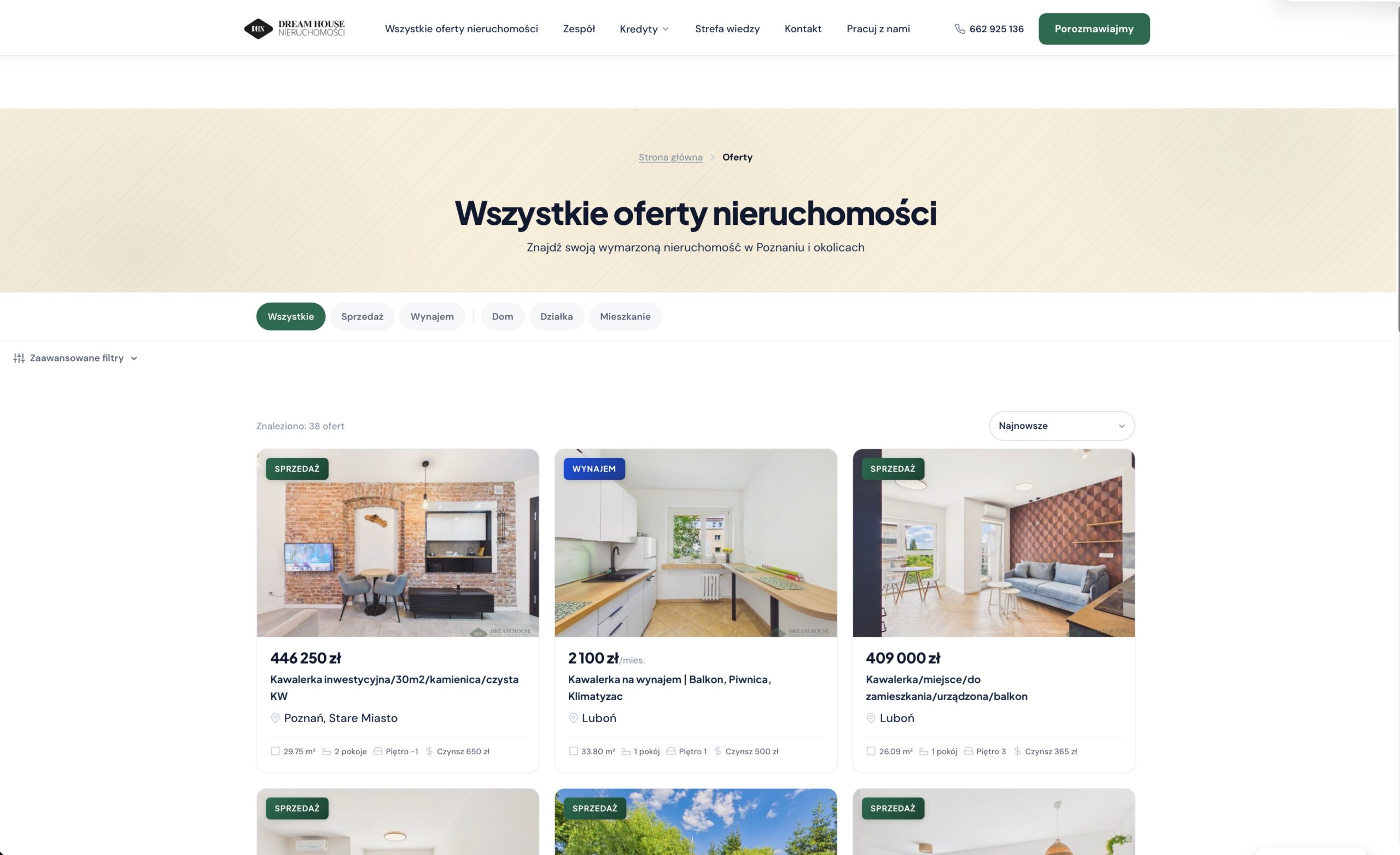 Listing ofert biura nieruchomości z kartami zawierającymi typ transakcji, cenę, lokalizację, metraż i liczbę pokoi